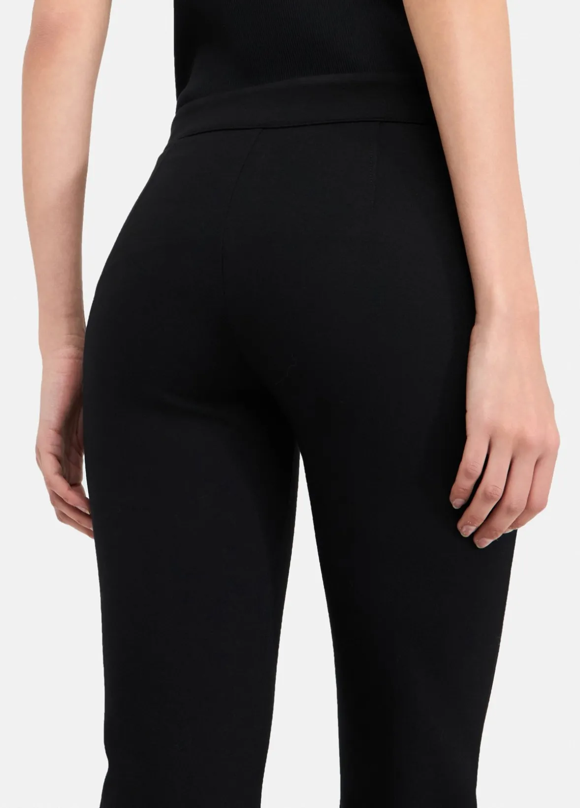Pantaloni flare con cintura