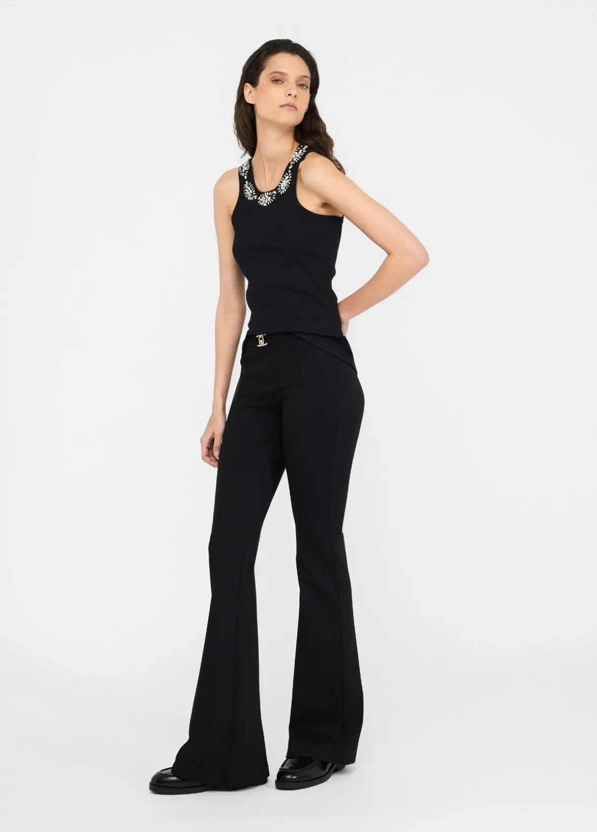 Pantaloni flare con cintura