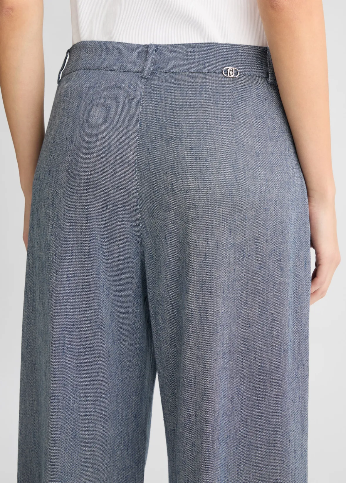 Pantaloni flare in denim