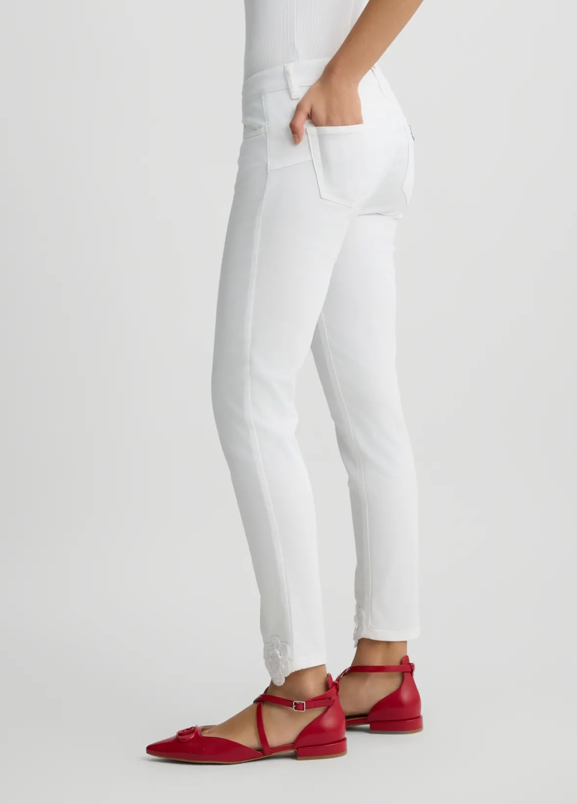 Pantaloni skinny con ricami