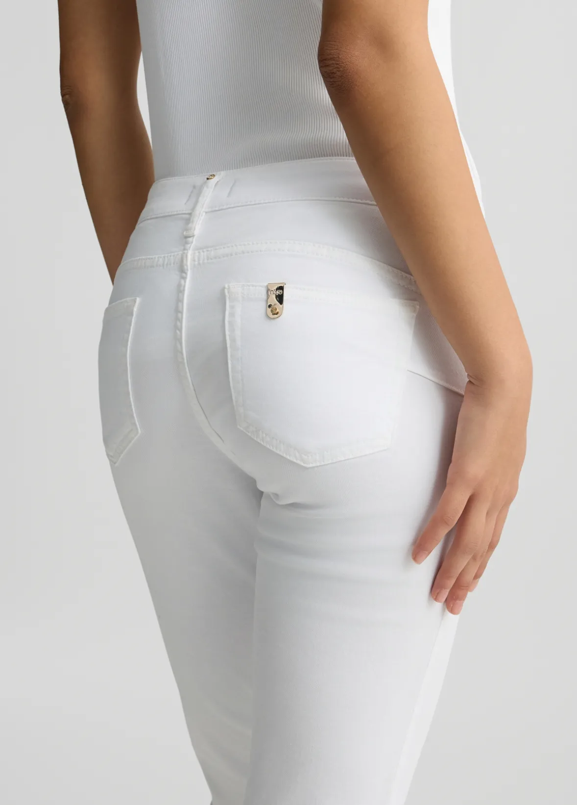 Pantaloni skinny con ricami