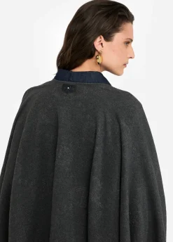 Poncho con logo e frange
