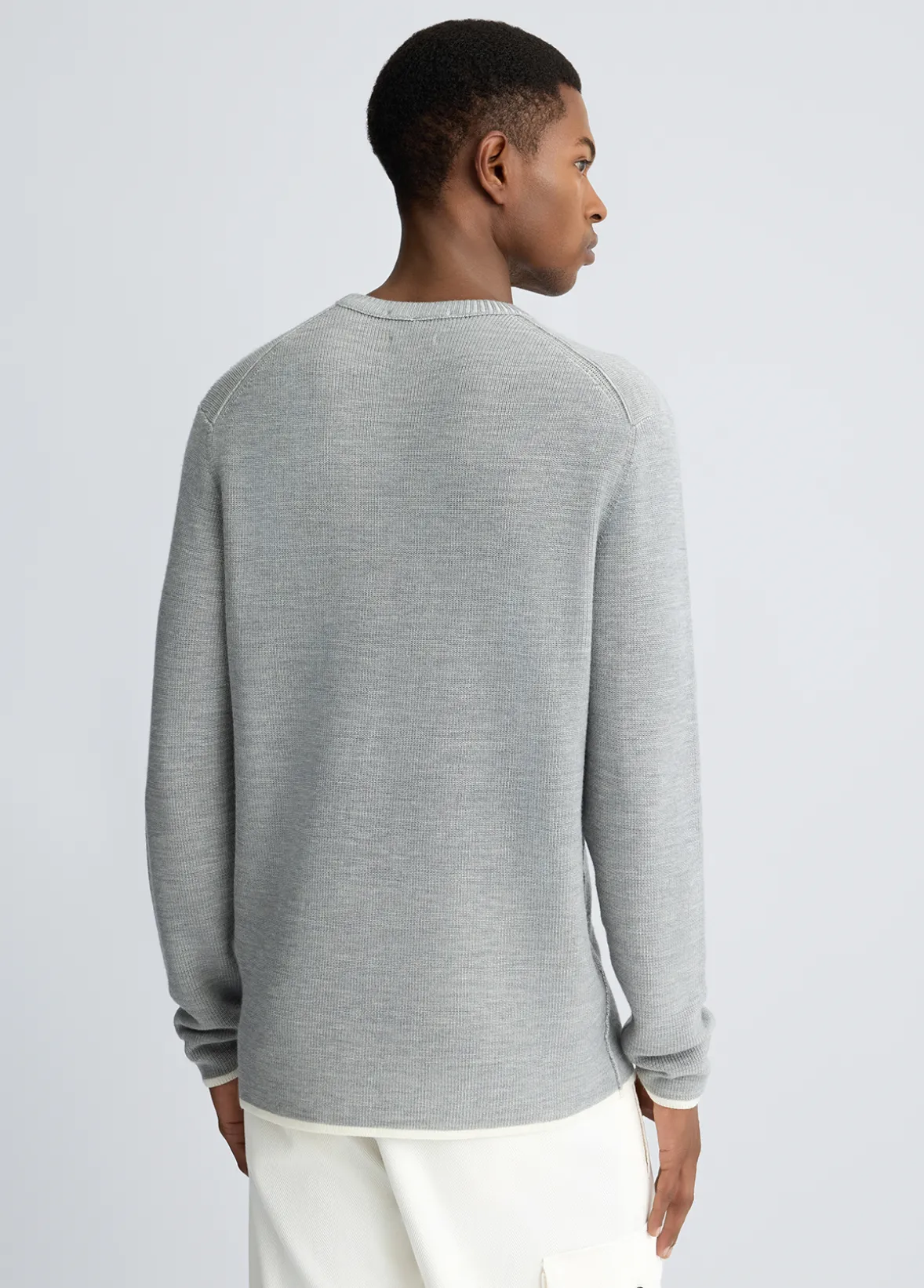 Pullover in lana color ghiaccio