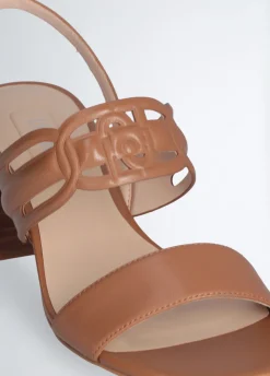 Sandali in pelle con tacco largo