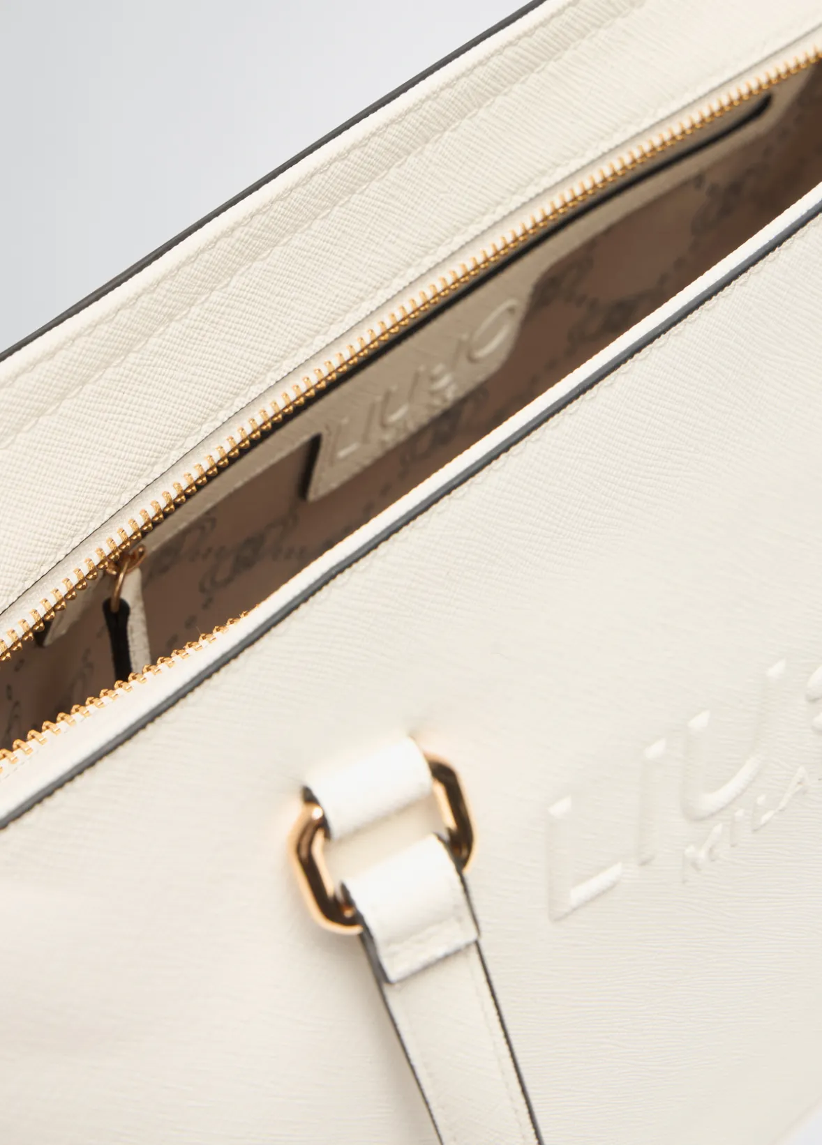 Shopping bag media