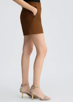 Short in suede