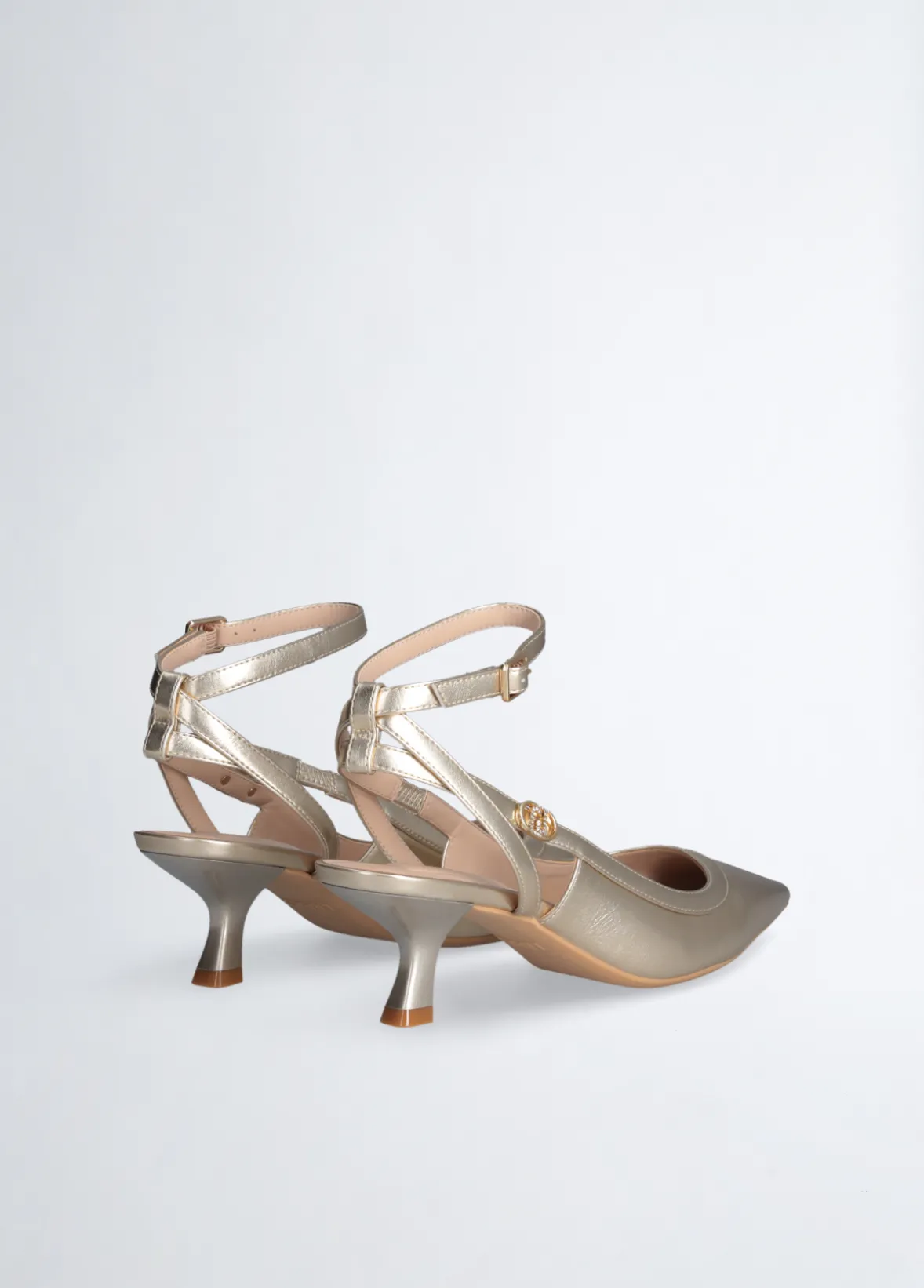 Slingback con tacco basso
