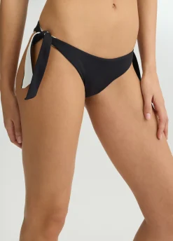 Slip da mare con fiocchetti