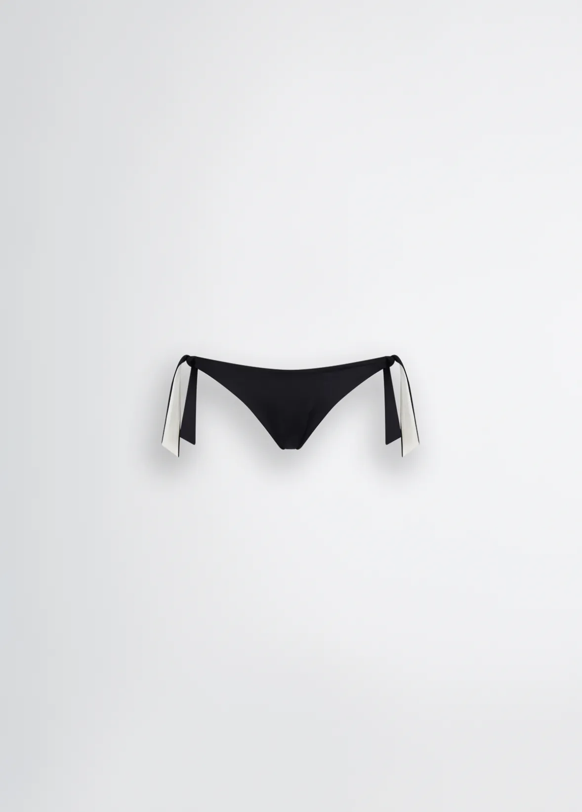 Slip da mare con fiocchetti