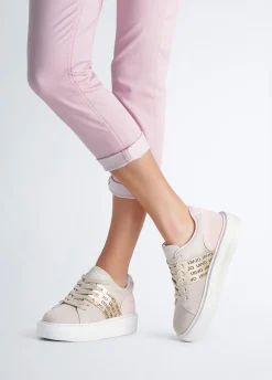 Sneakers con logo traforato