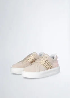 Sneakers con logo traforato