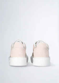 Sneakers con logo traforato