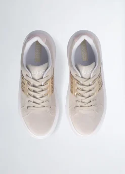 Sneakers con logo traforato