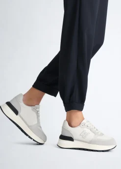 Sneakers in brighty mesh