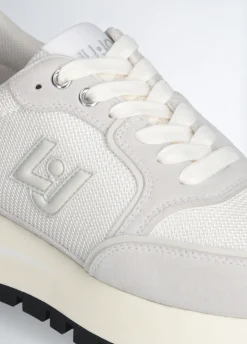Sneakers in brighty mesh