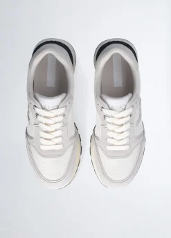 Sneakers in brighty mesh