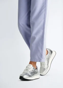 Sneakers in crackle