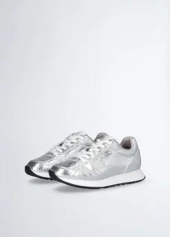 Sneakers in crackle