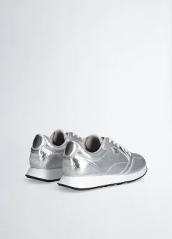 Sneakers in crackle