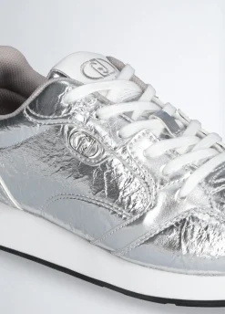 Sneakers in crackle