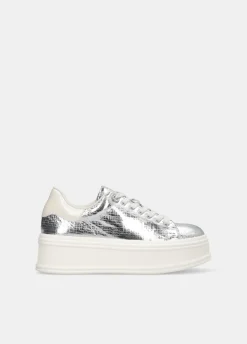 Sneakers in crackle