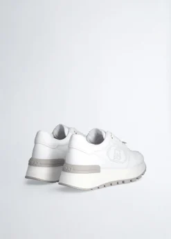 Sneakers in pelle con logo traforato