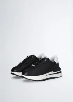 Sneakers in pelle con logo traforato