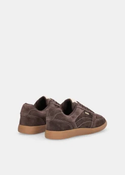 Sneakers in suede