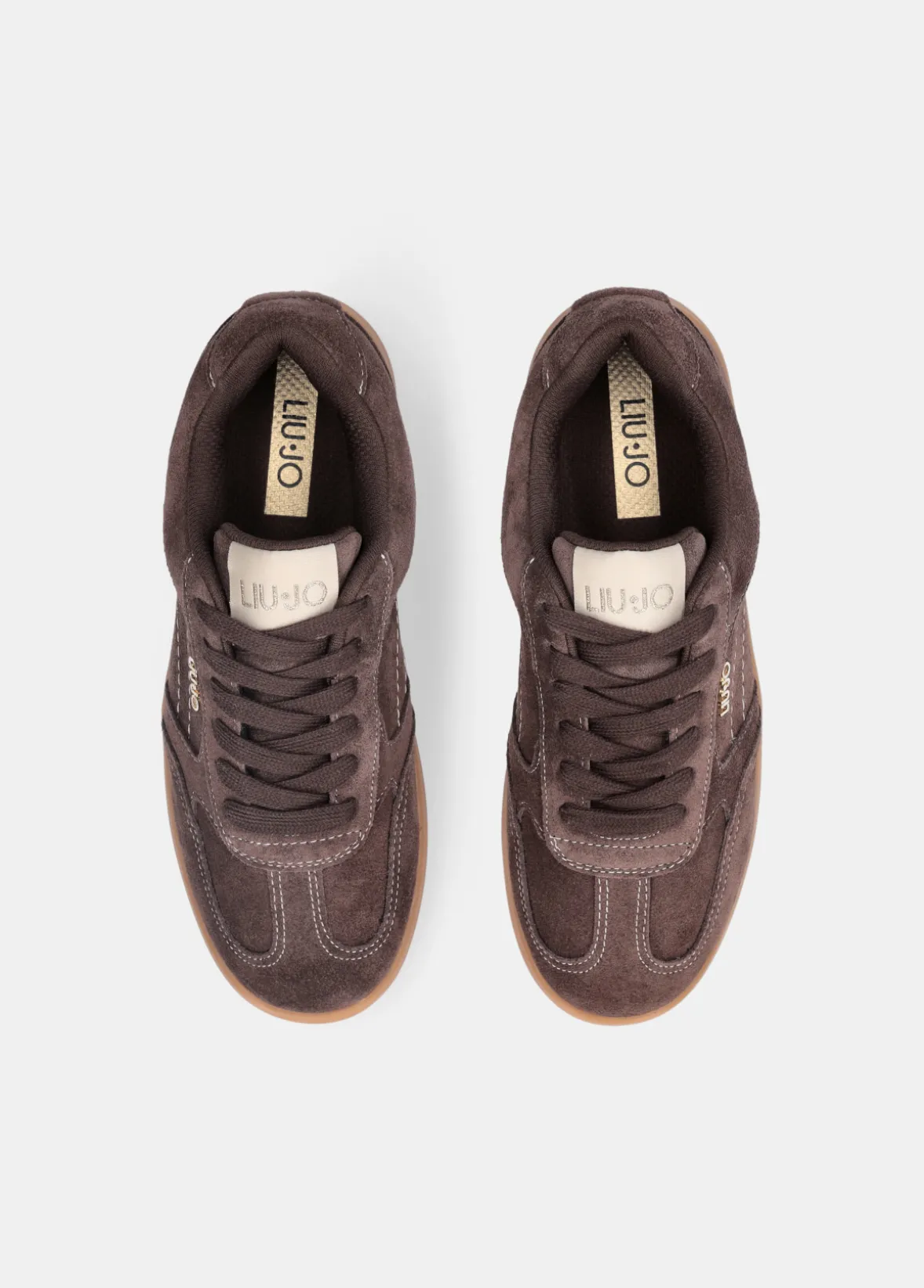 Sneakers in suede
