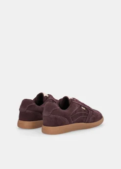 Sneakers in suede