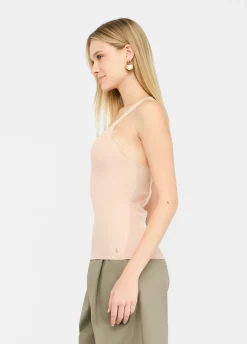 Top con pizzo
