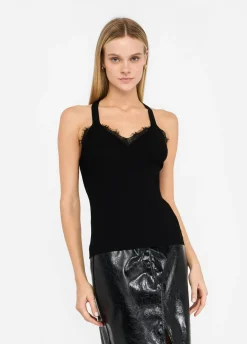 Top con pizzo