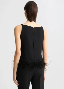 Top elegante con piume