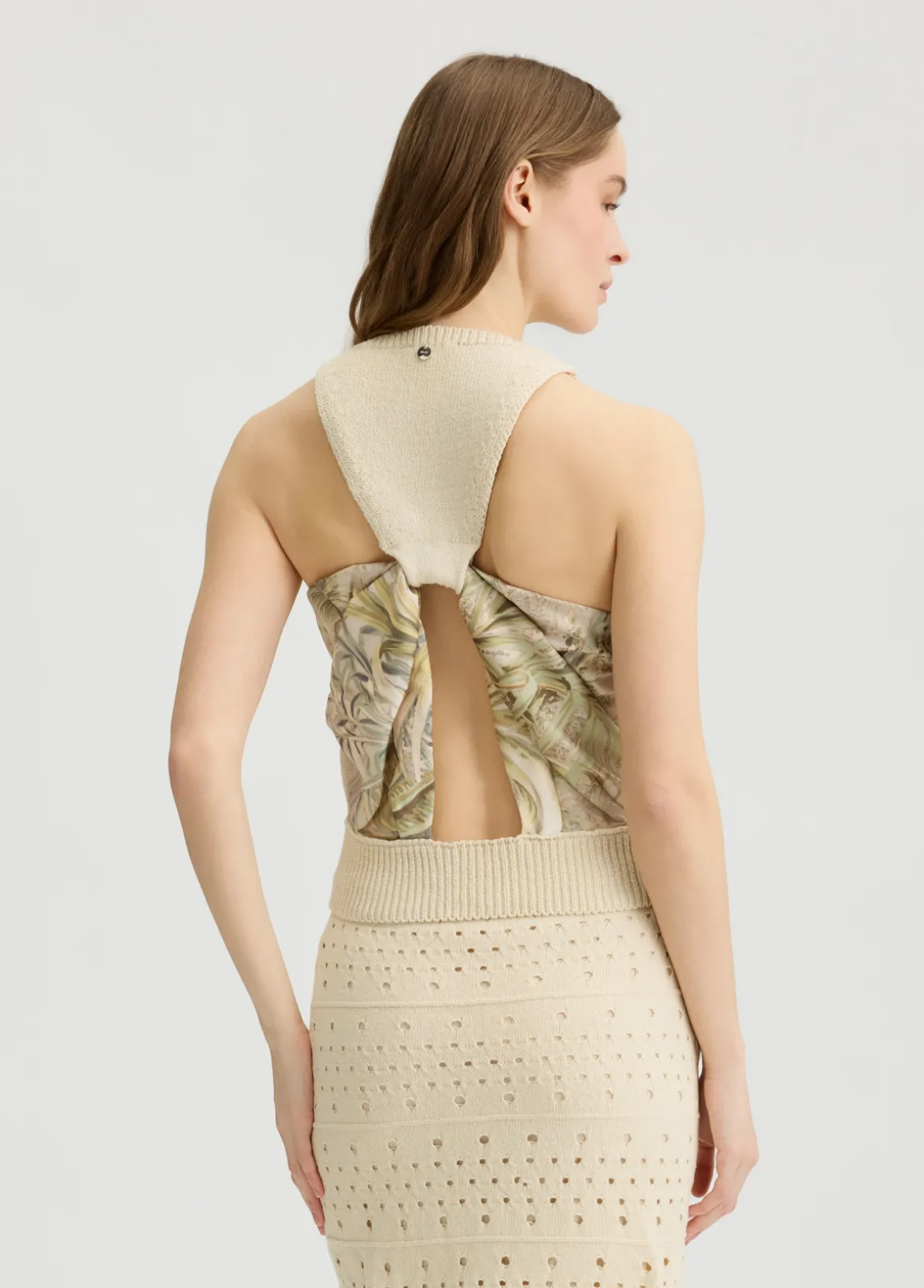 Top in maglia con cut-out