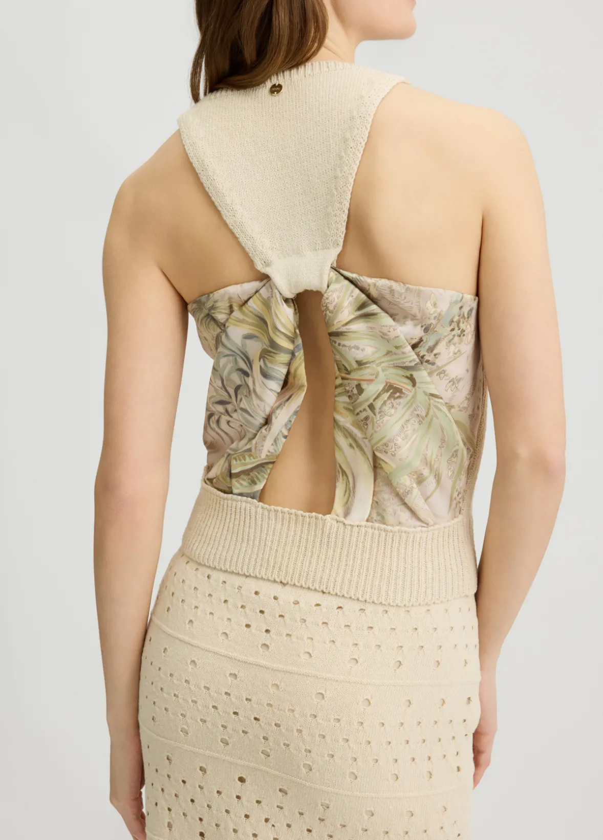 Top in maglia con cut-out