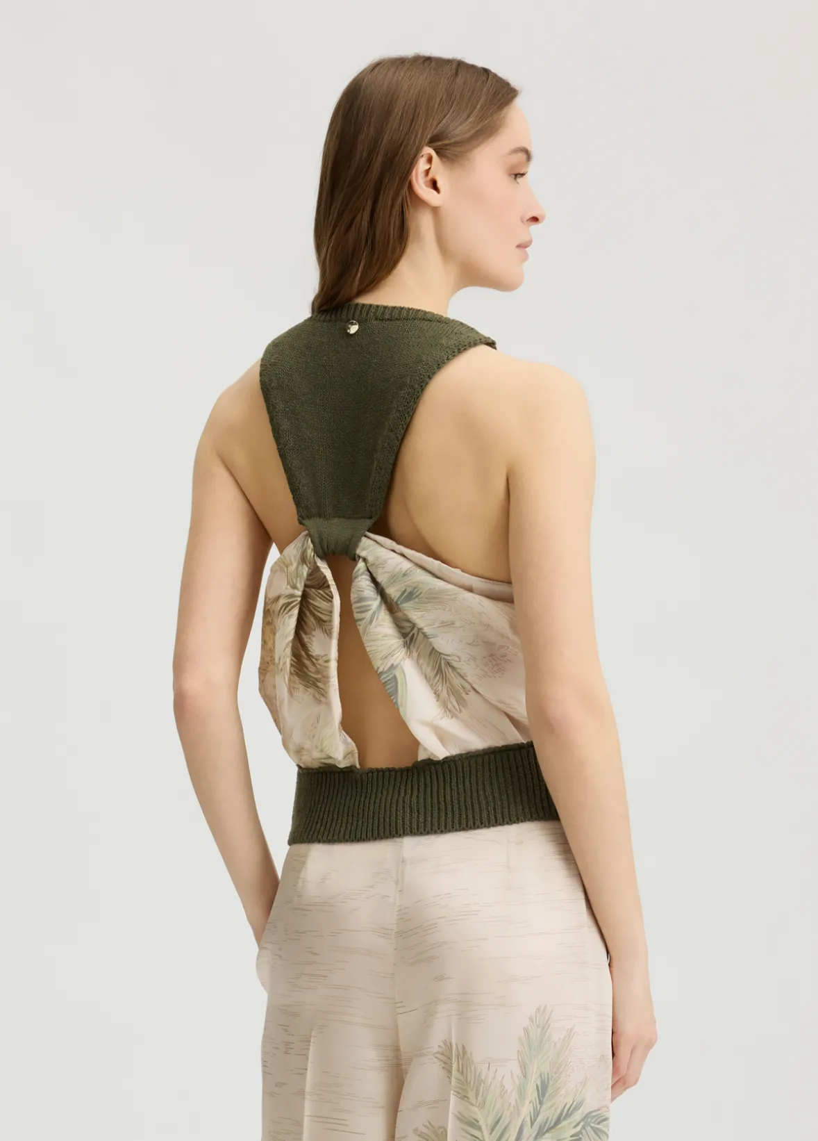 Top in maglia con cut-out