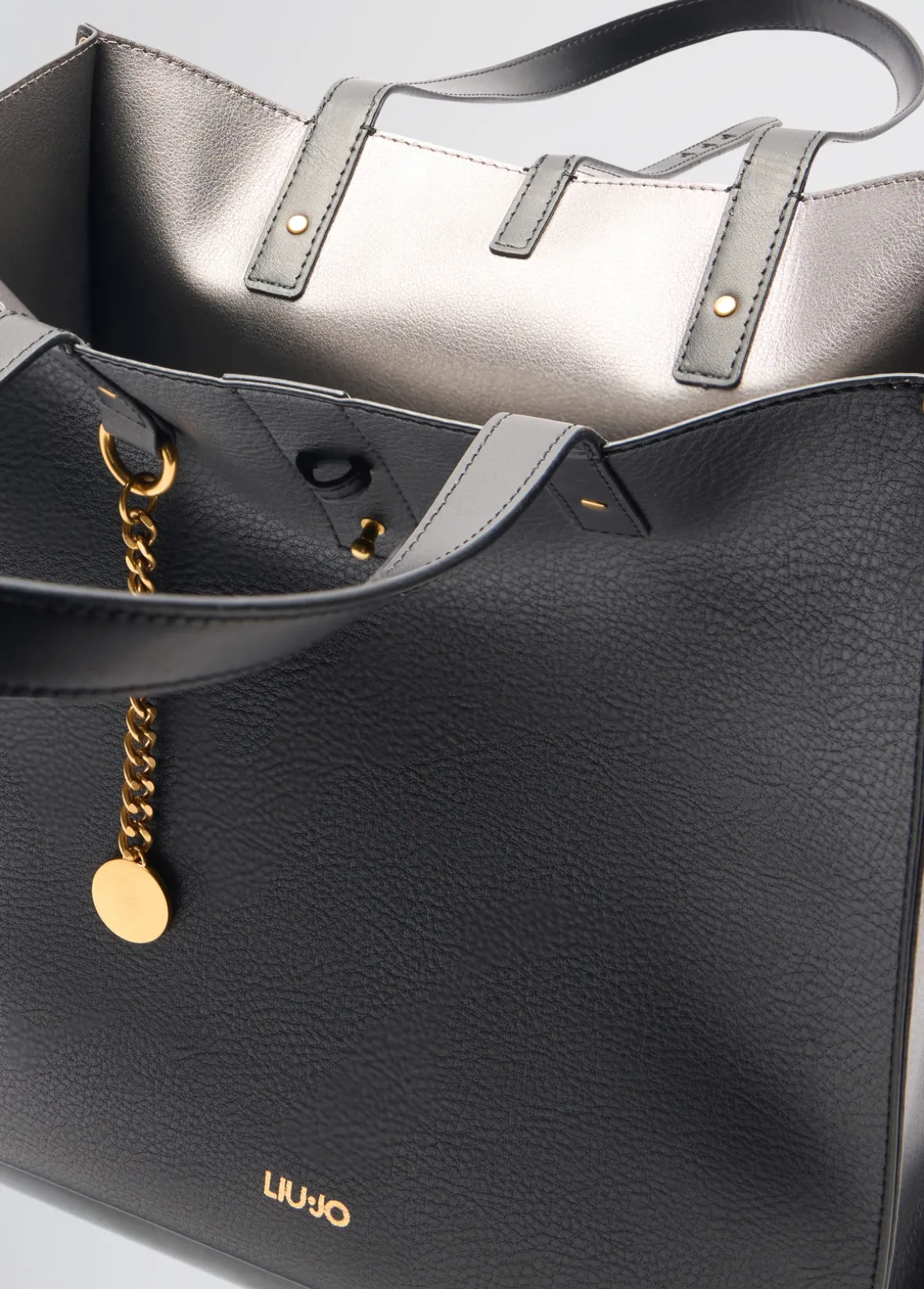 Tote bag media