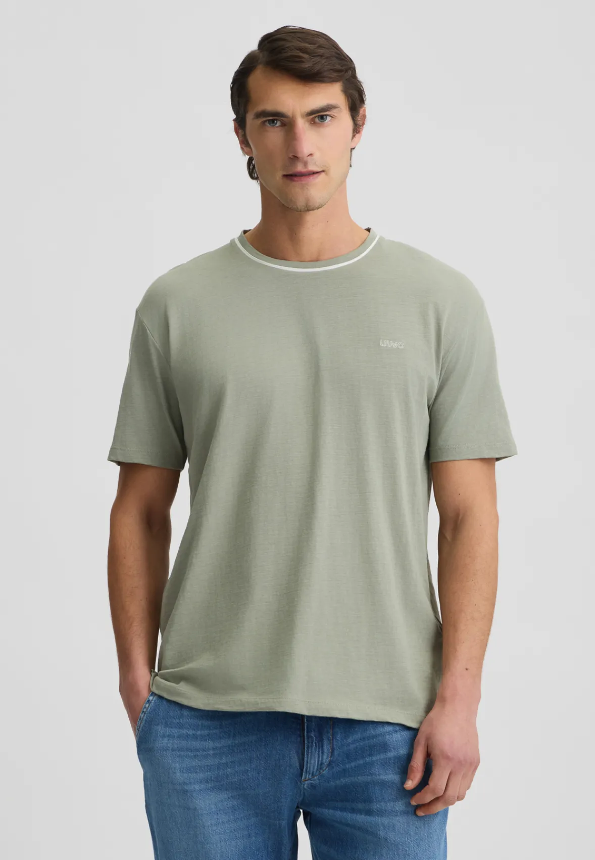 T-shirt color salvia
