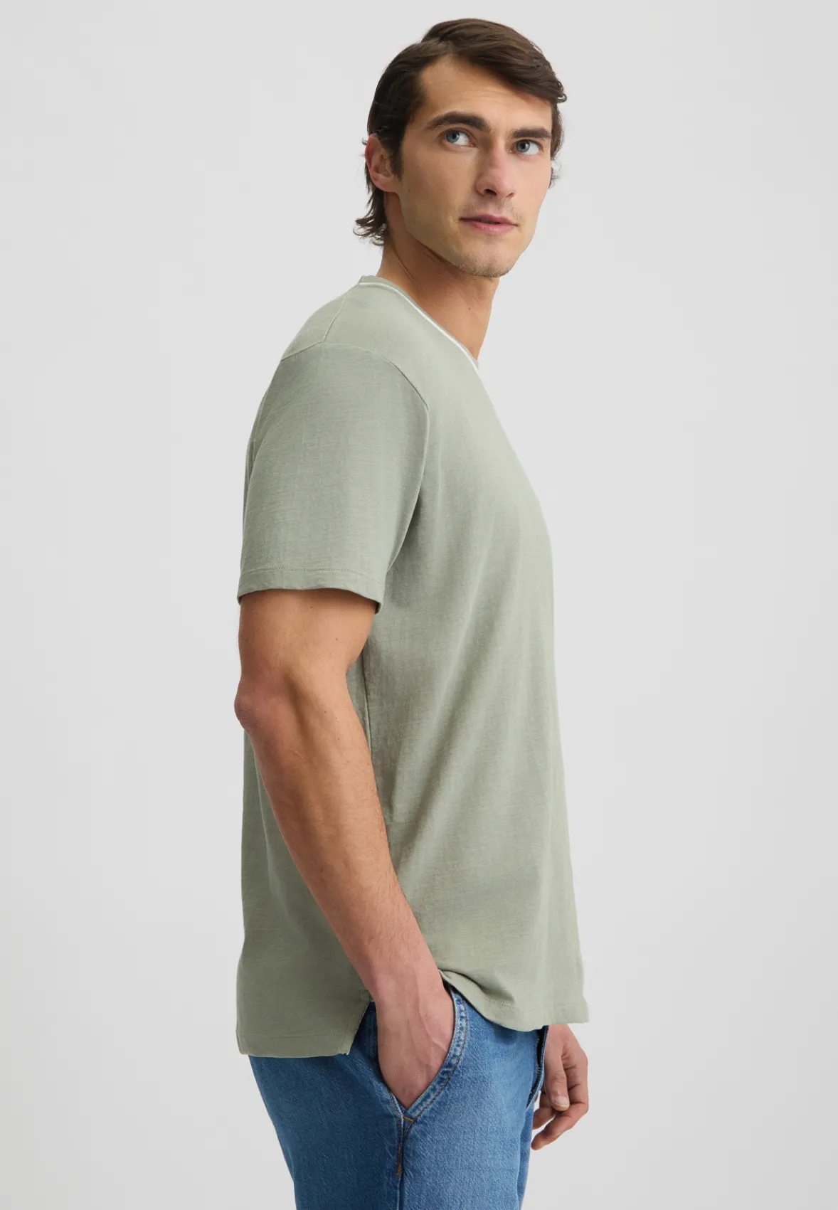 T-shirt color salvia