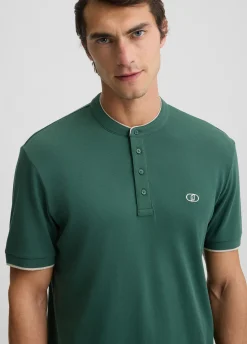 T-shirt con bottoni