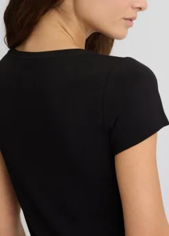 T-shirt con logo e perle