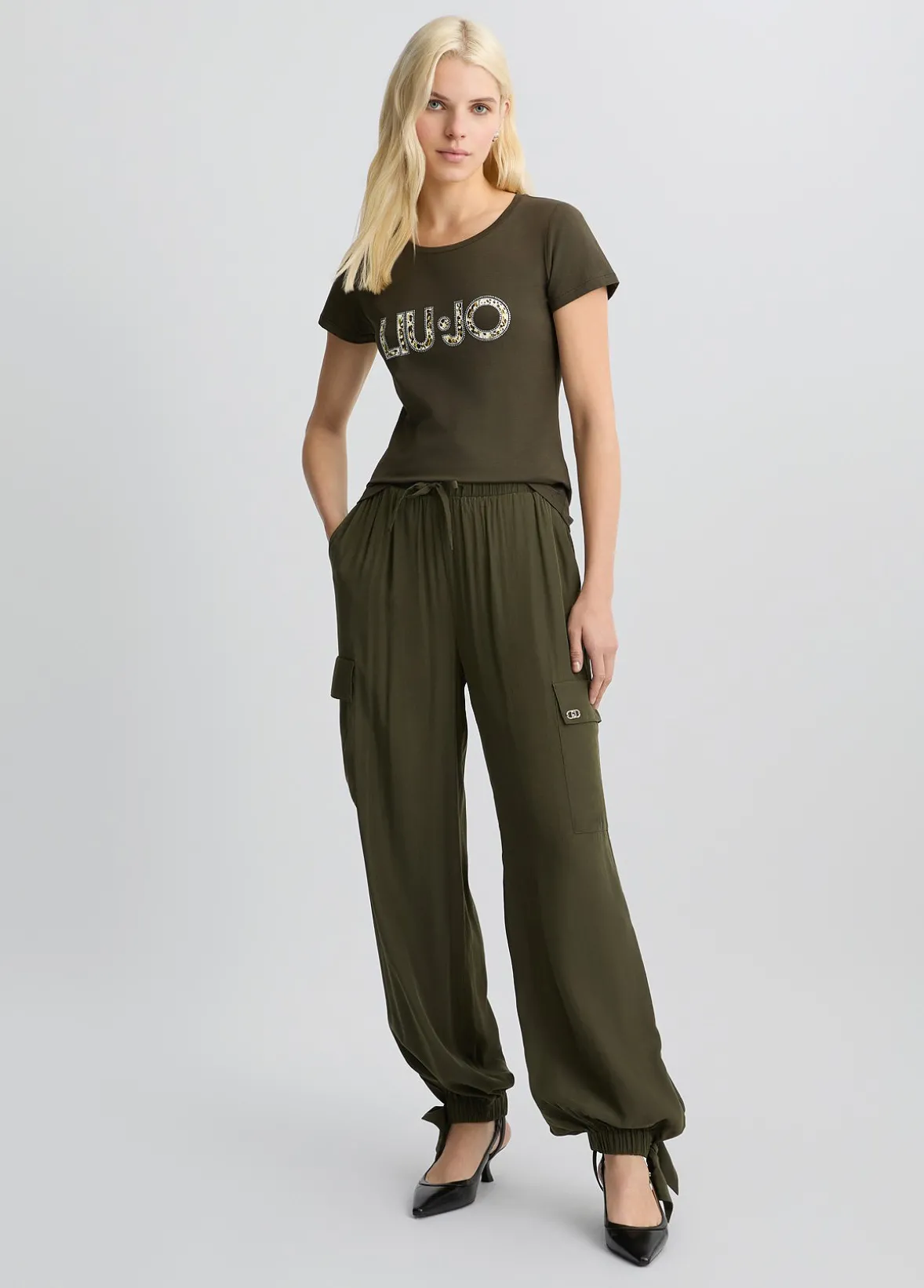 T-shirt con logo e strass