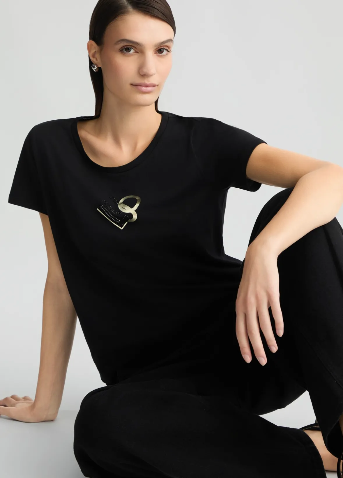 T-shirt con logo e strass