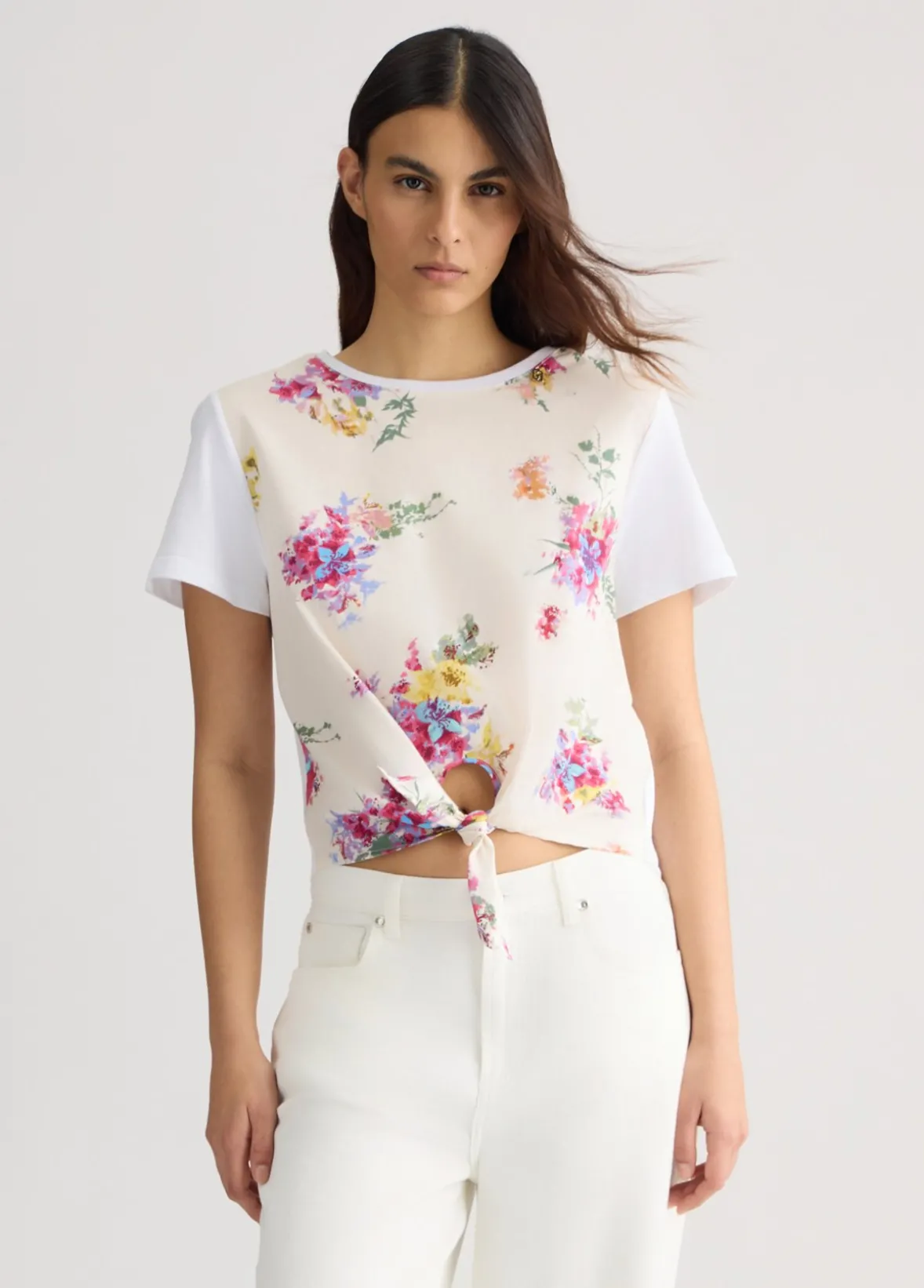 T-shirt con stampa e nodo