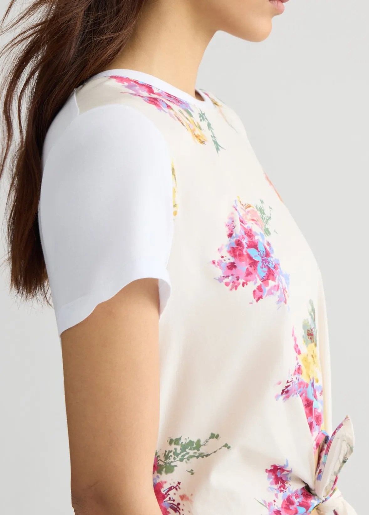 T-shirt con stampa e nodo