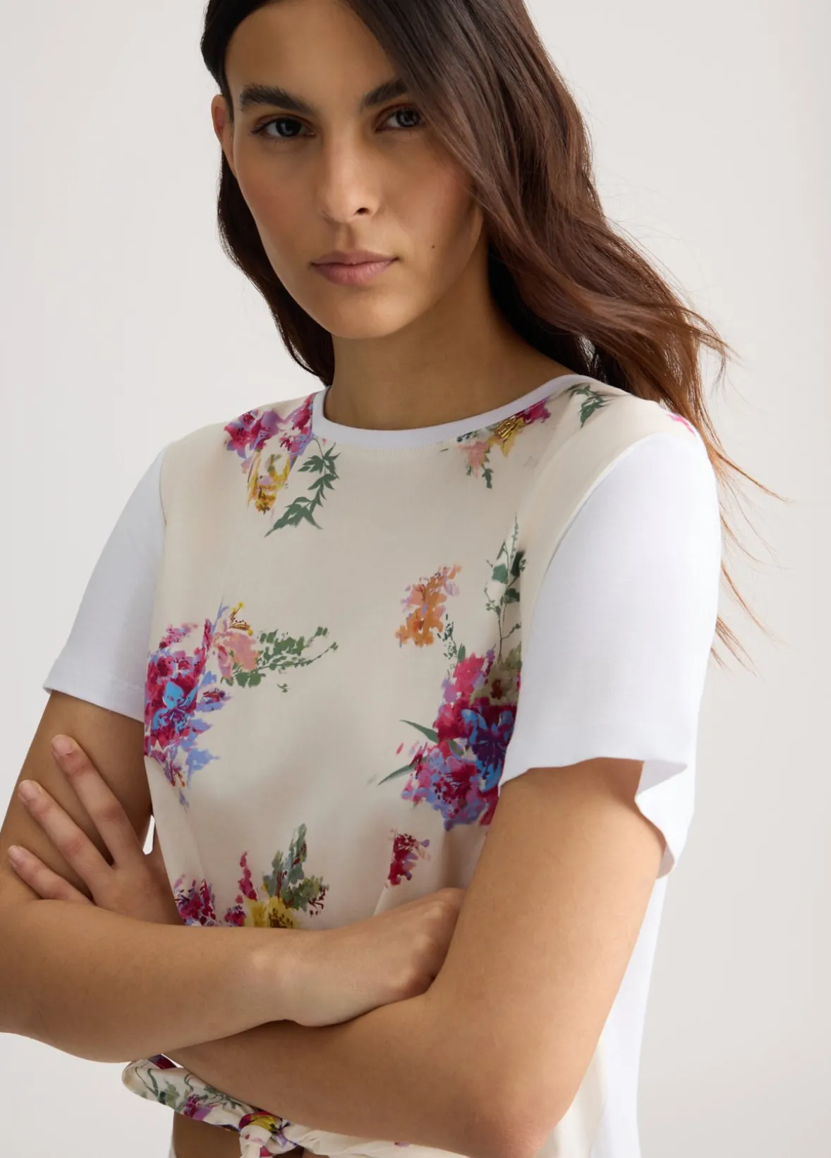 T-shirt con stampa e nodo