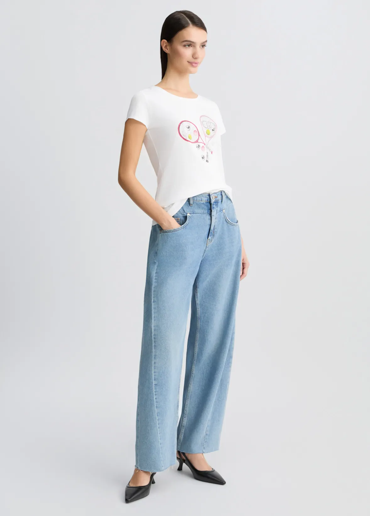 T-shirt con stampa e strass