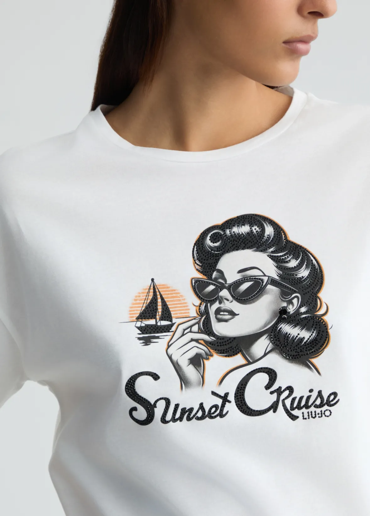 T-shirt con stampa e strass