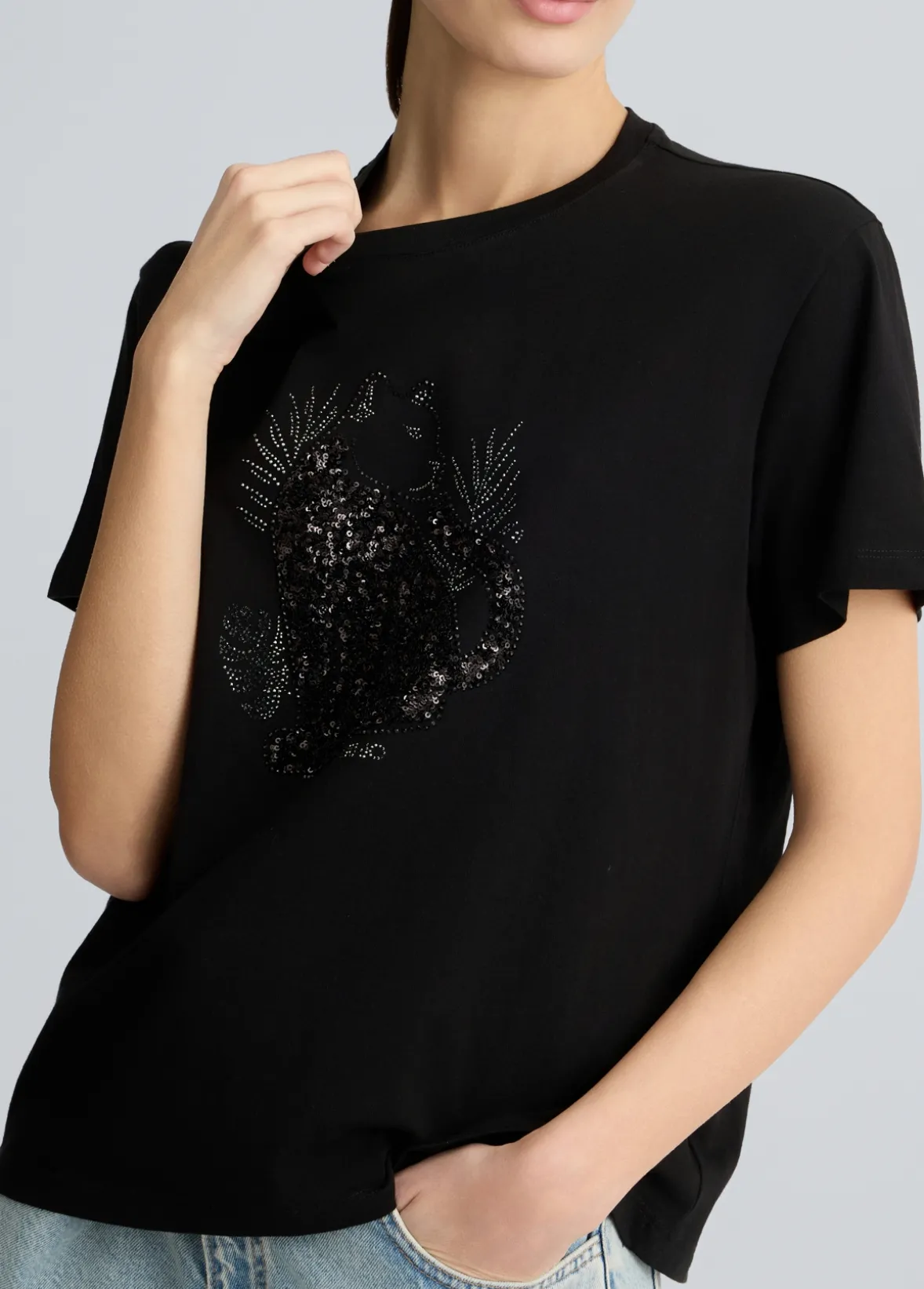 T-shirt in cotone con paillettes e strass