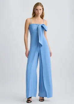 Tuta elegante con fiocco